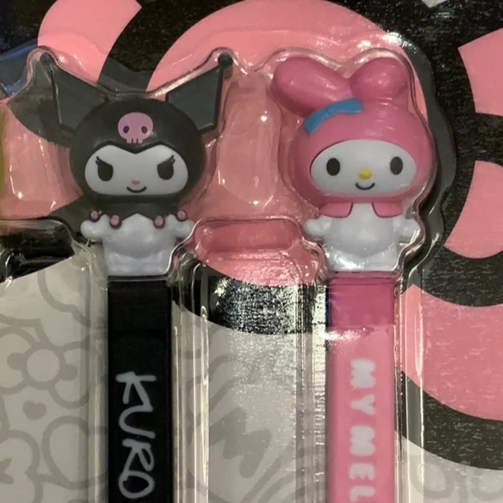 NIB Hello Kitty 5 character Toothbrush Set
